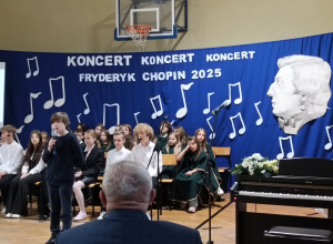 Uczeń podczas występu konkursowego.