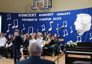 Uczeń podczas występu konkursowego.