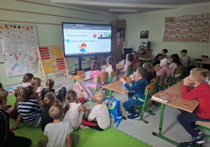 Uczniowie podczas lekcji on-line.