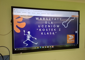 Tytuł warsztatów na tablicy.