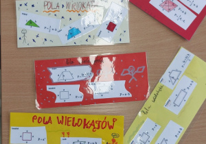 Zakładki z wzorami na pola różnych figur.