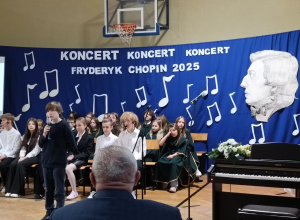 Uczeń podczas występu konkursowego.