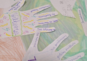 Prace uczniów podczas Tygodnia Przeciwdziałania Przemocy.