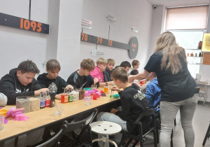 Uczniowie podczas warsztatów.