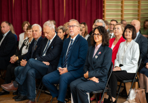 Dyrektor szkoły - Jolanta Kuśmirek oraz zaproszeni goście.