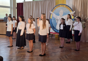 Uczniowie podczas występu.