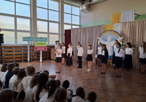 Uczniowie podczas występu.