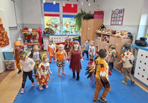 Bal Jesieni, pasowanie na przedszkolaka.