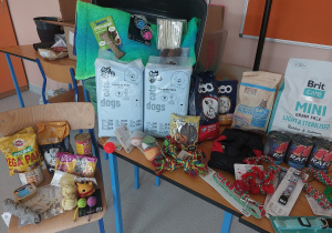 Szkolna zbiórka karmy i zabawek dla zwierząt