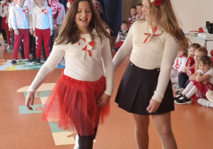 Pokaz mody patriotycznej.