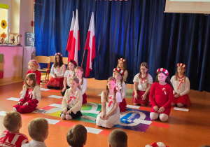 Uczennice z klasy 3a i 3b podczas występu.