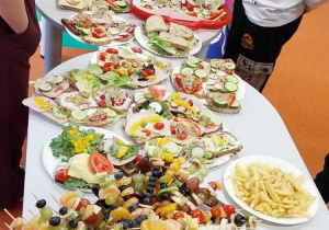 Przygotowane zdrowe przekąski.