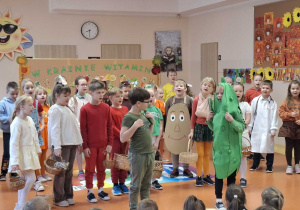 Klasy 2 podczas występu.