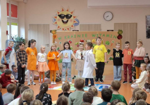 Klasy 2 podczas występu.