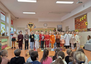 Klasy 2 podczas występu.