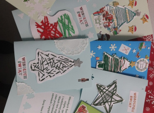 Kartki świąteczne wykonane przez uczniów.