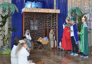 Trzej królowie przy żłóbku.