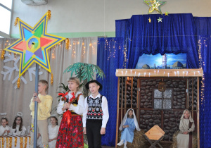 Kolędnicy z gwiazdą betlejemską.