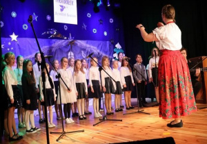 Zespół Jarzębinki podczas występu.