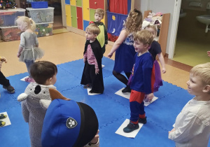 Bal Karnawałowy w grupie Smerfy.