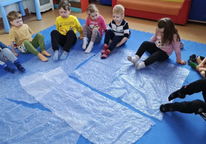 SMERFY W LUTYM SIĘ NIE NUDZĄ