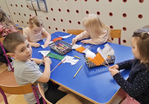 SMERFY W LUTYM SIĘ NIE NUDZĄ