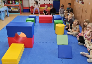 SMERFY W LUTYM SIĘ NIE NUDZĄ