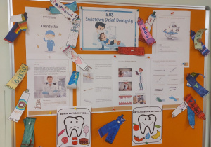 Tablica z okazji Dnia Dentysty