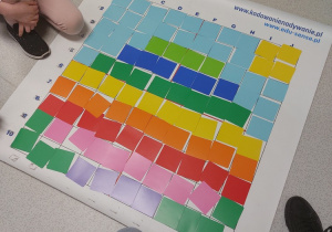 Zakodowany świąteczny obrazek.