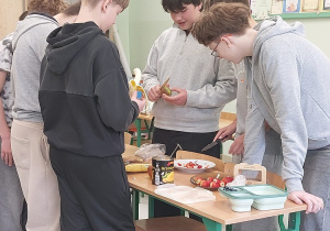 Przygotowanie owoców.