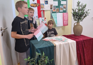 Uczniowie klasy 5 podczas Europejskiego Dnia Języków
