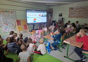 Uczniowie podczas lekcji on-line.