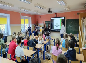 Uczniowie ZSCKU podczas prezentacji oferty szkoły.