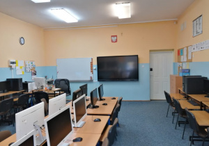 Sala lekcyjna, w której odbywają się zajęcia informatyczne.